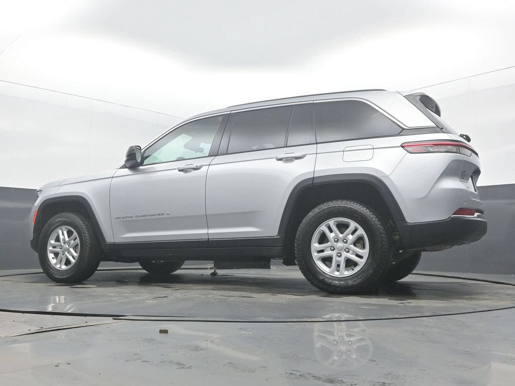 Used 2025 Jeep Grand Cherokee Laredo AWD/4WD image 53
