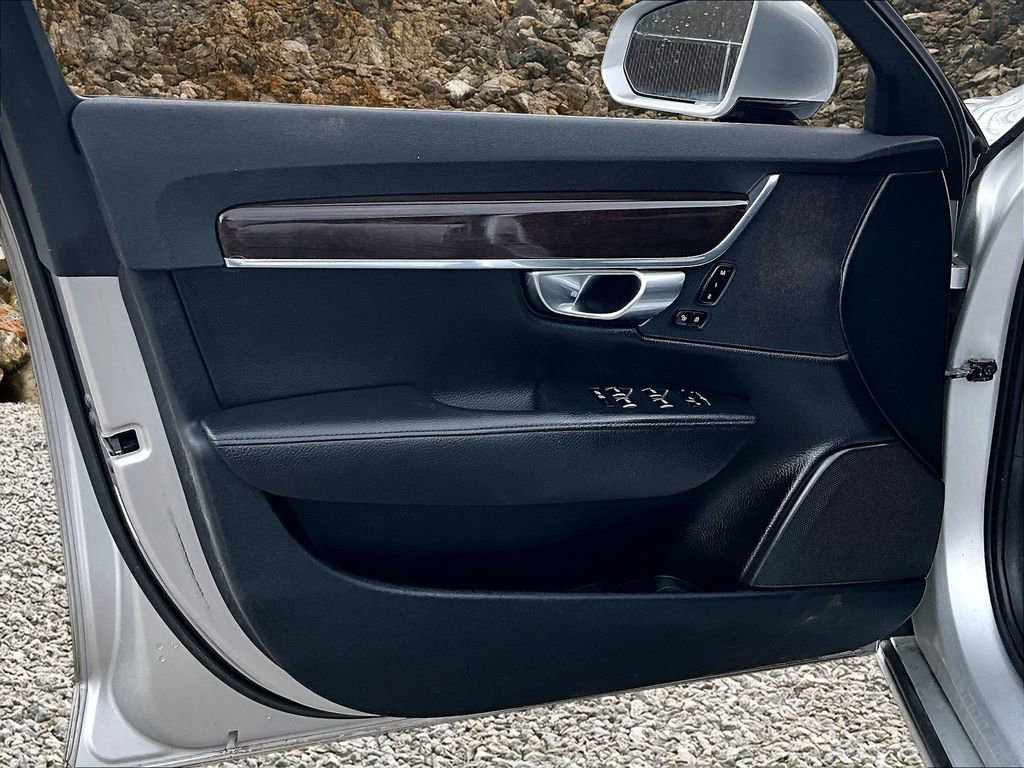 Used 2018 Volvo S90 T6 Momentum w/ Convenience Package image 21