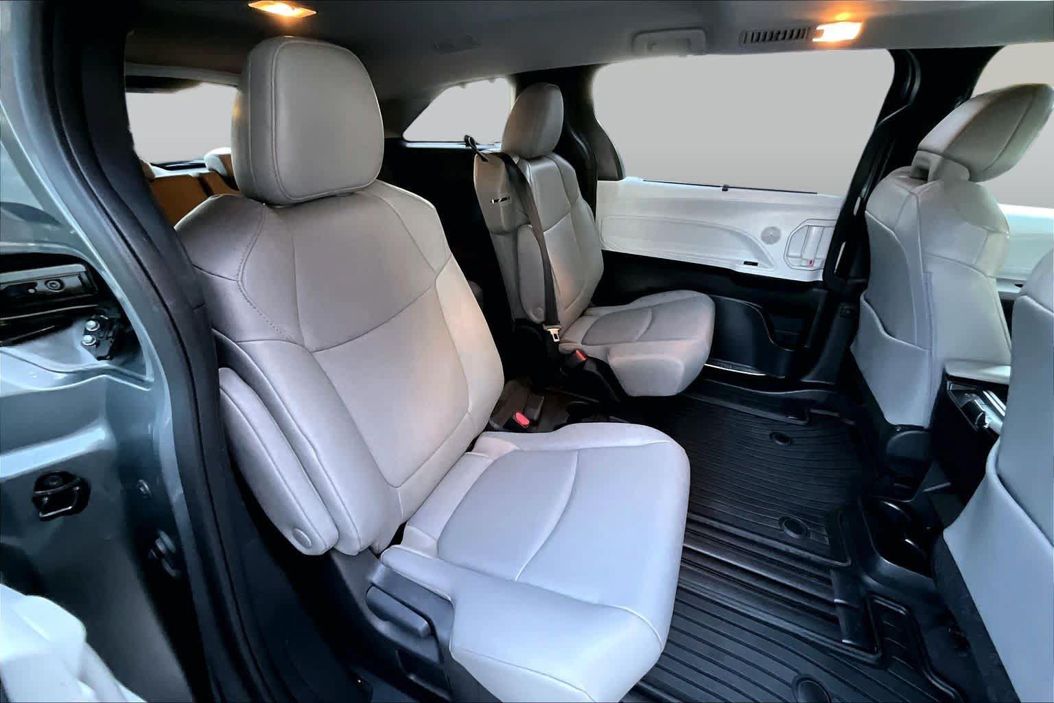 Certified 2026 Toyota Sienna XLE FWD image 19