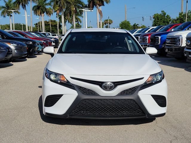 Used 2018 Toyota Camry SE FWD image 2
