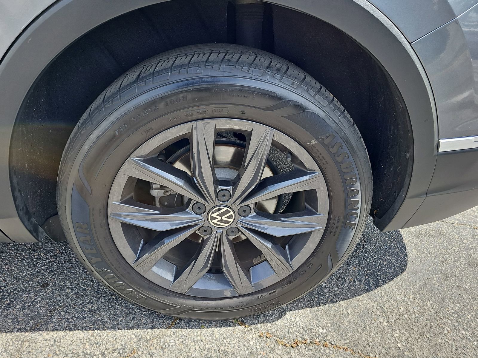 Used 2022 Volkswagen Tiguan SE image 44