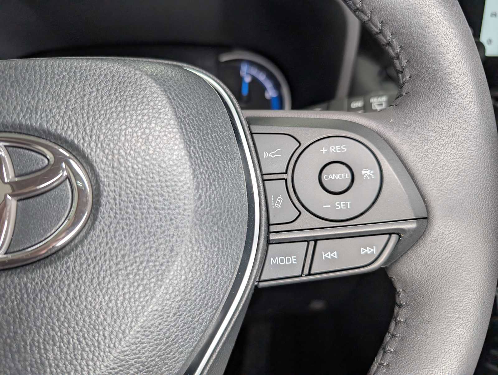 Used 2025 Toyota RAV4 XLE image 35