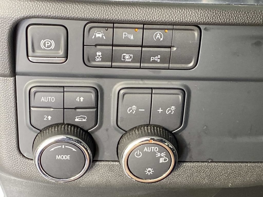 Used 2025 Chevrolet Tahoe LT AWD/4WD image 15