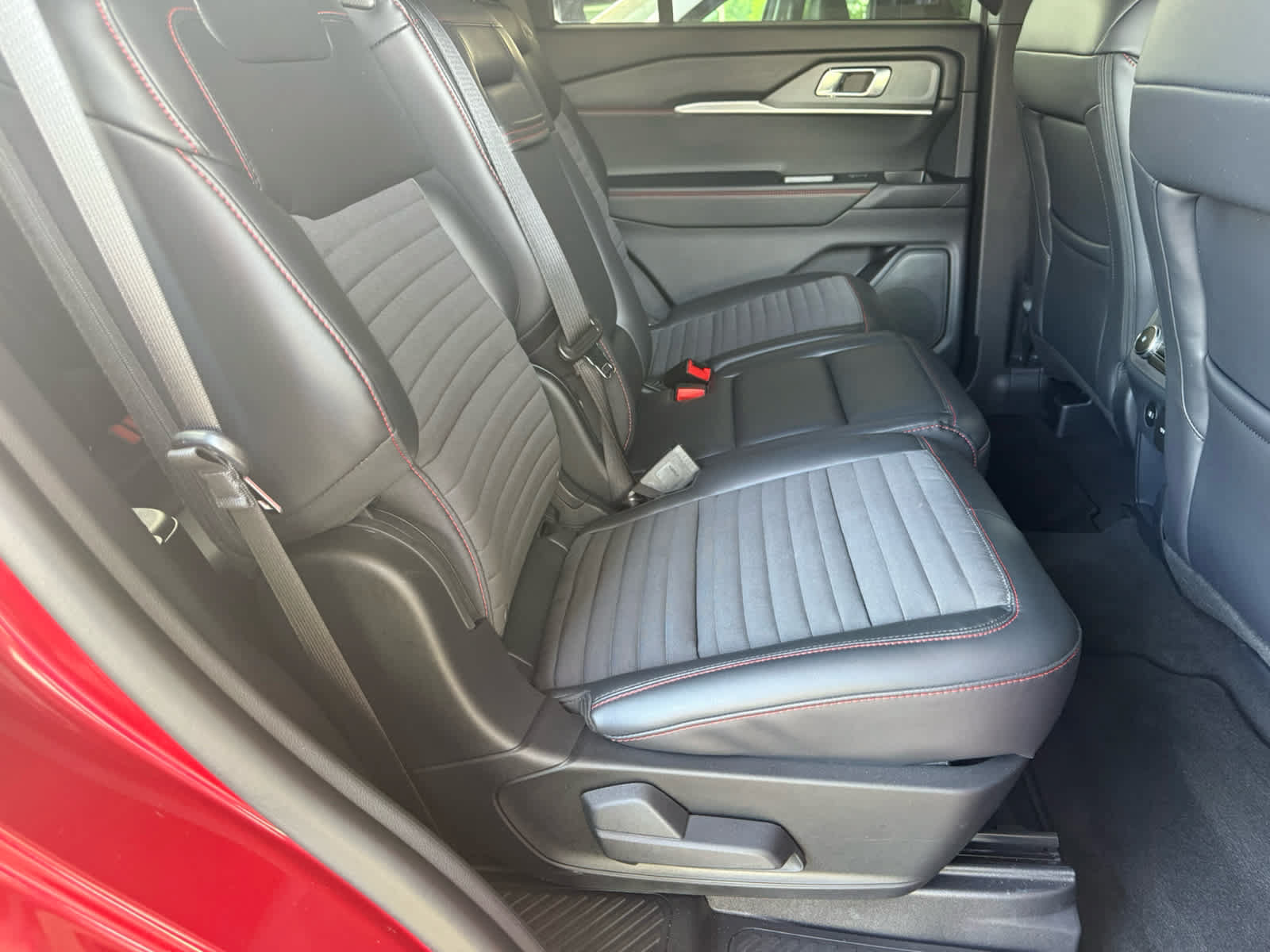 Used 2026 Ford Explorer ST-Line w/ ST-Line Street Pack AWD/4WD image 9
