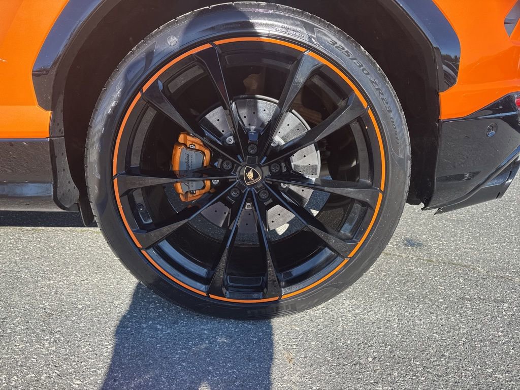Used 2022 Lamborghini Urus image 32