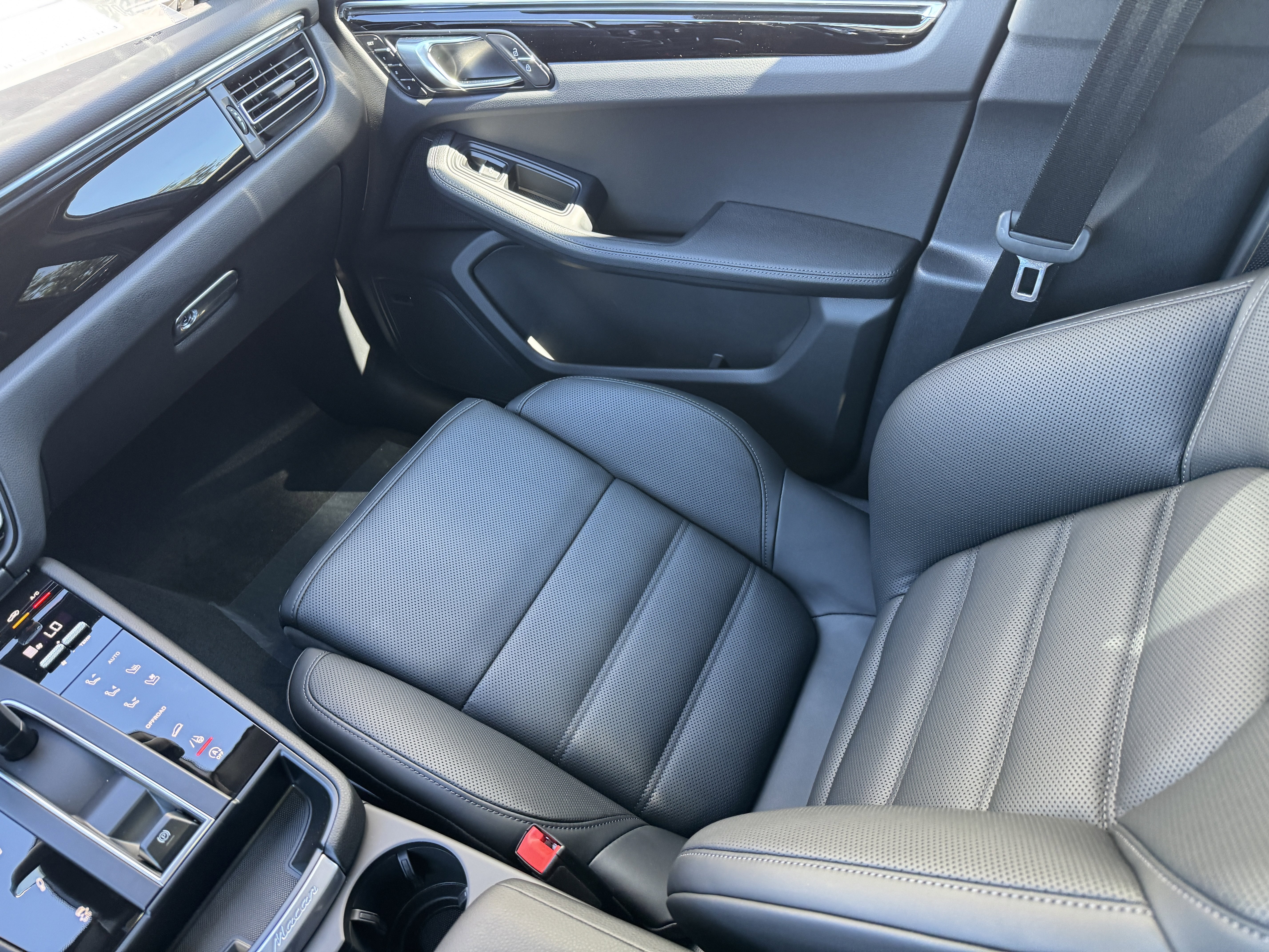 New 2026 Porsche Macan image 17