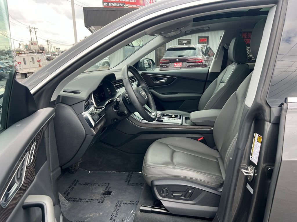 Used 2022 Audi Q8 Premium image 9
