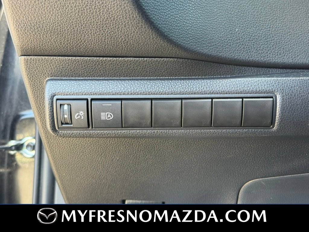 Used 2025 Toyota Corolla LE FWD image 27