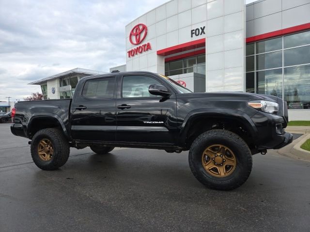 Used 2019 Toyota Tacoma TRD Sport w/ TRD Premium Sport Package AWD/4WD image 1