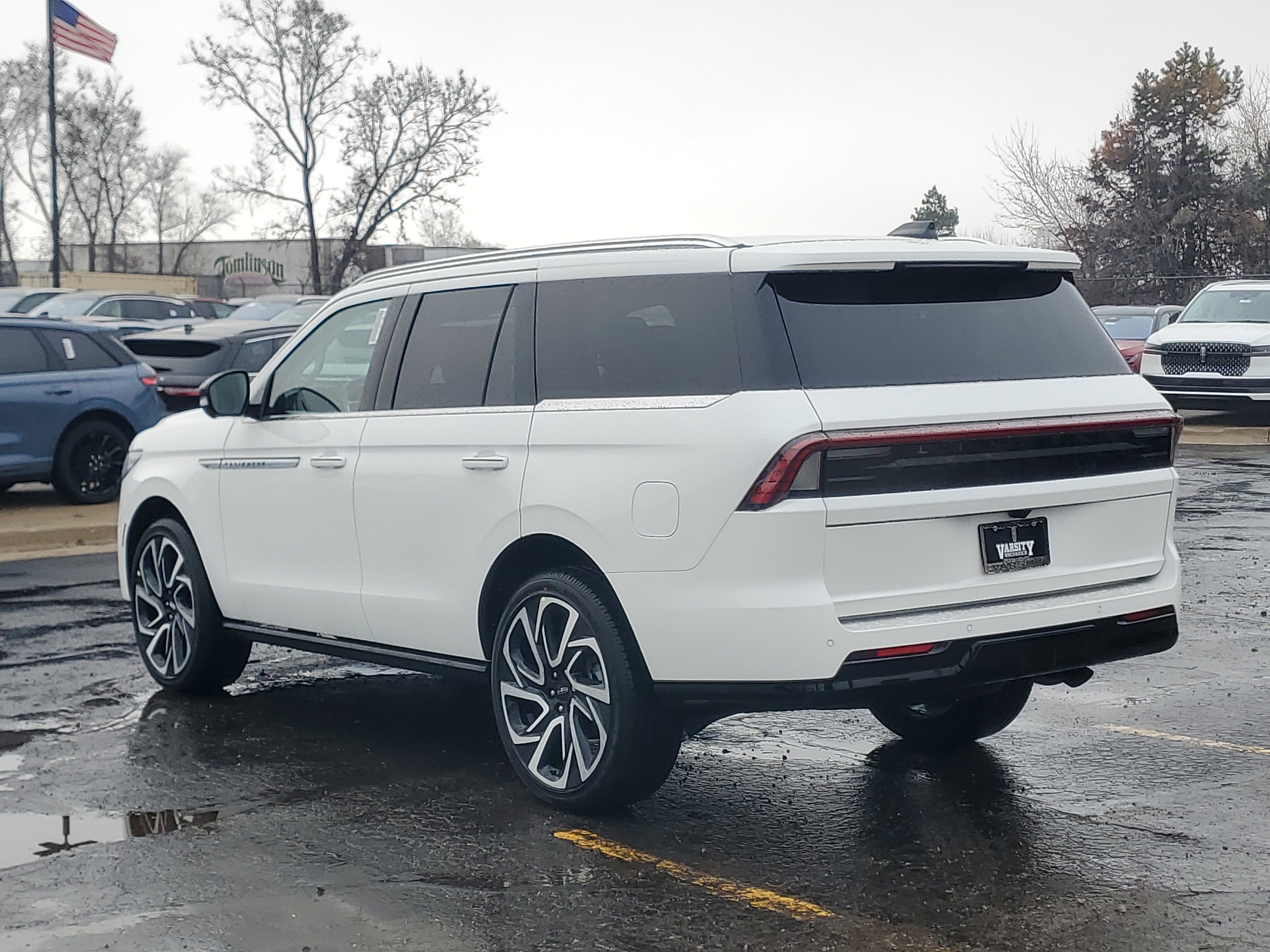 New 2026 Lincoln Navigator Reserve image 3