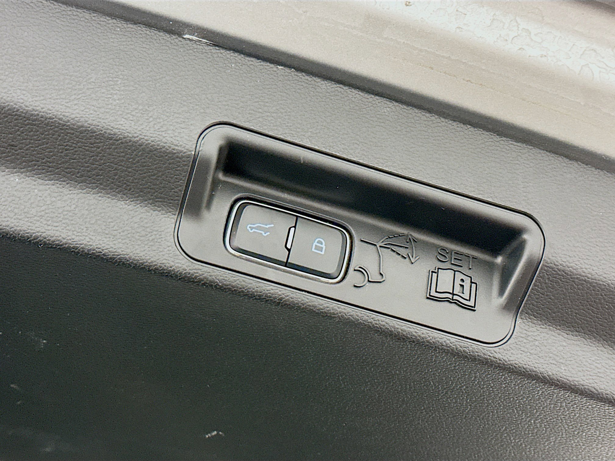 Used 2023 Ford Explorer XLT w/ Equipment Group 202A image 32