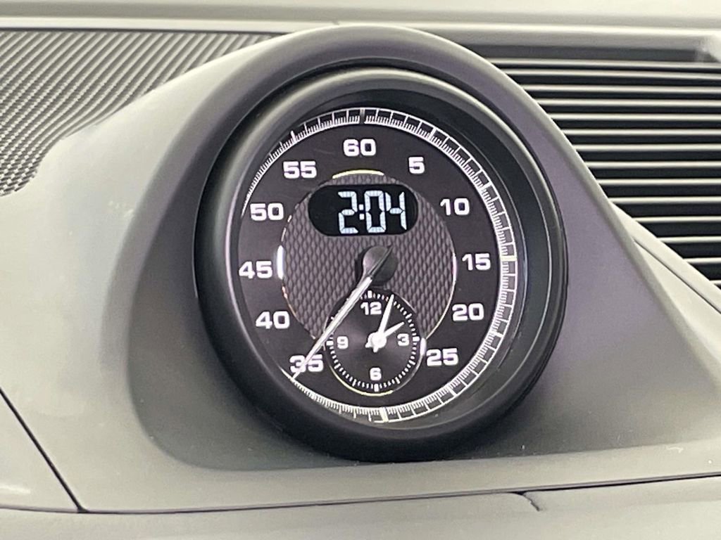 Certified 2025 Porsche Macan Turbo AWD/4WD image 28