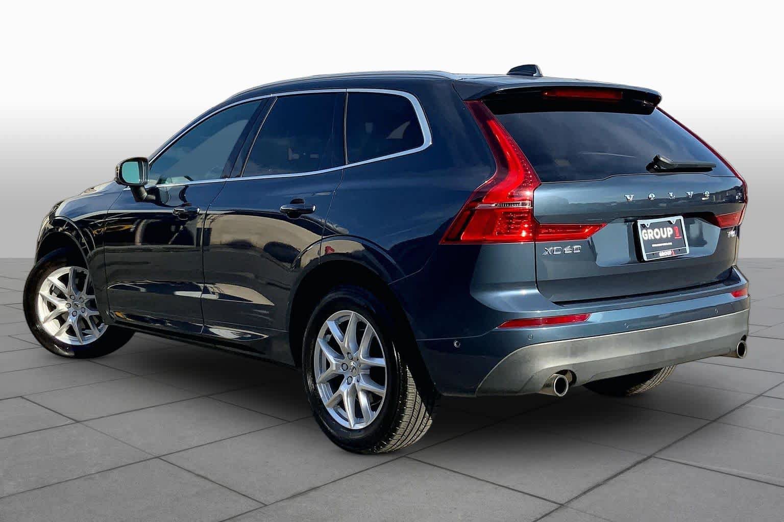 Used 2018 Volvo XC60 T5 Momentum w/ Vision Package AWD/4WD image 12