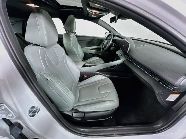 Used 2025 Hyundai Elantra Limited FWD image 31