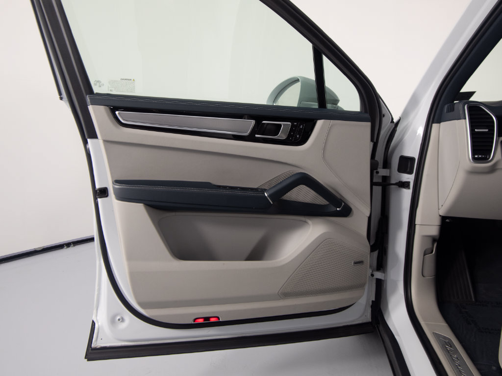 Certified 2023 Porsche Cayenne S Platinum AWD/4WD image 16