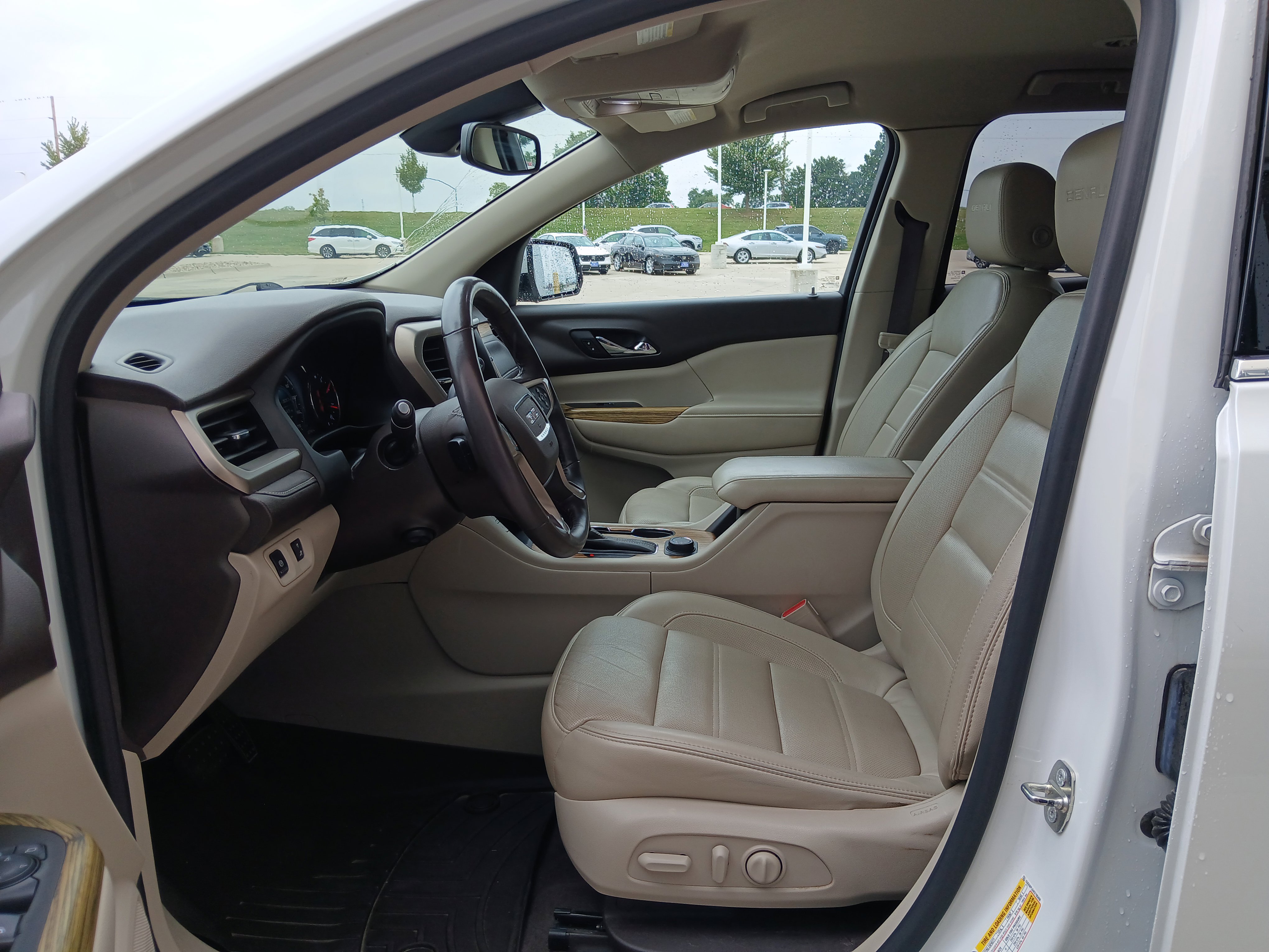 Used 2017 GMC Acadia Denali w/ Technology Package image 8