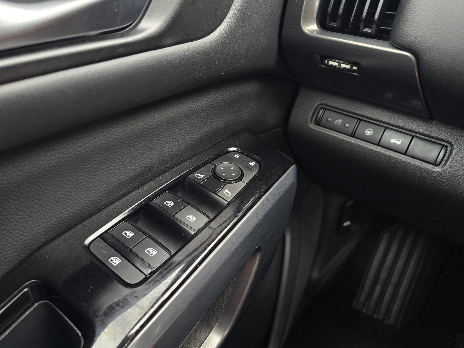 Used 2022 Nissan Pathfinder SL image 23