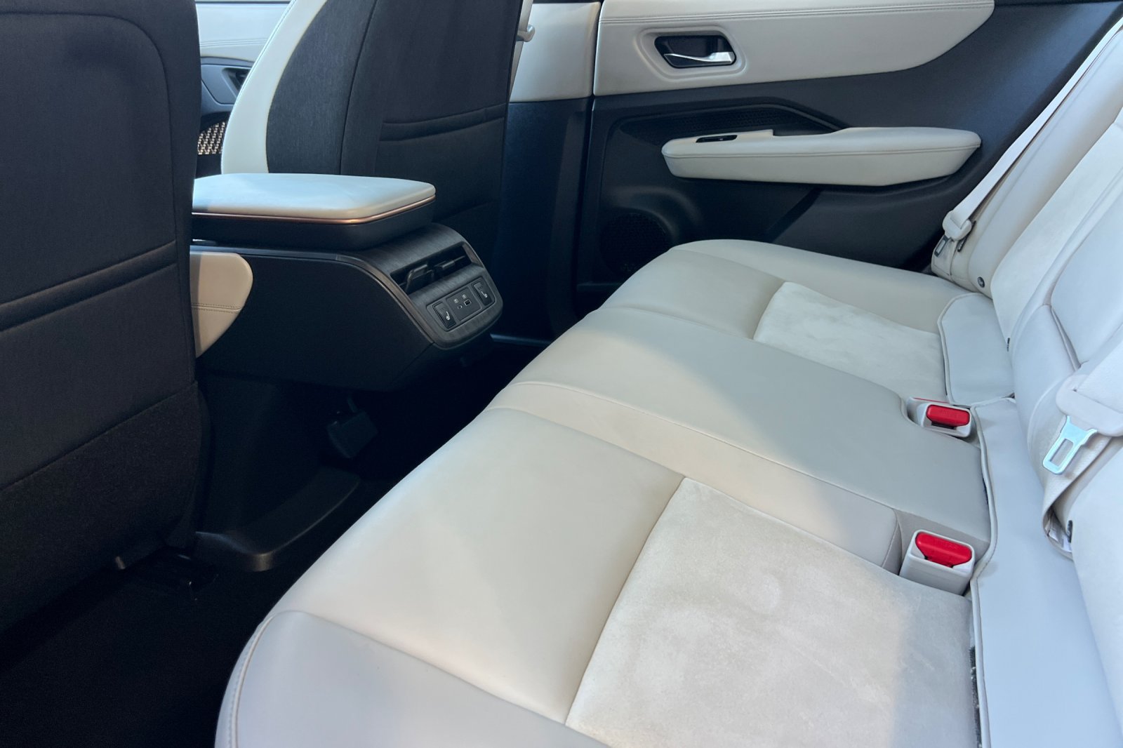 Certified 2023 Nissan Ariya FWD image 13