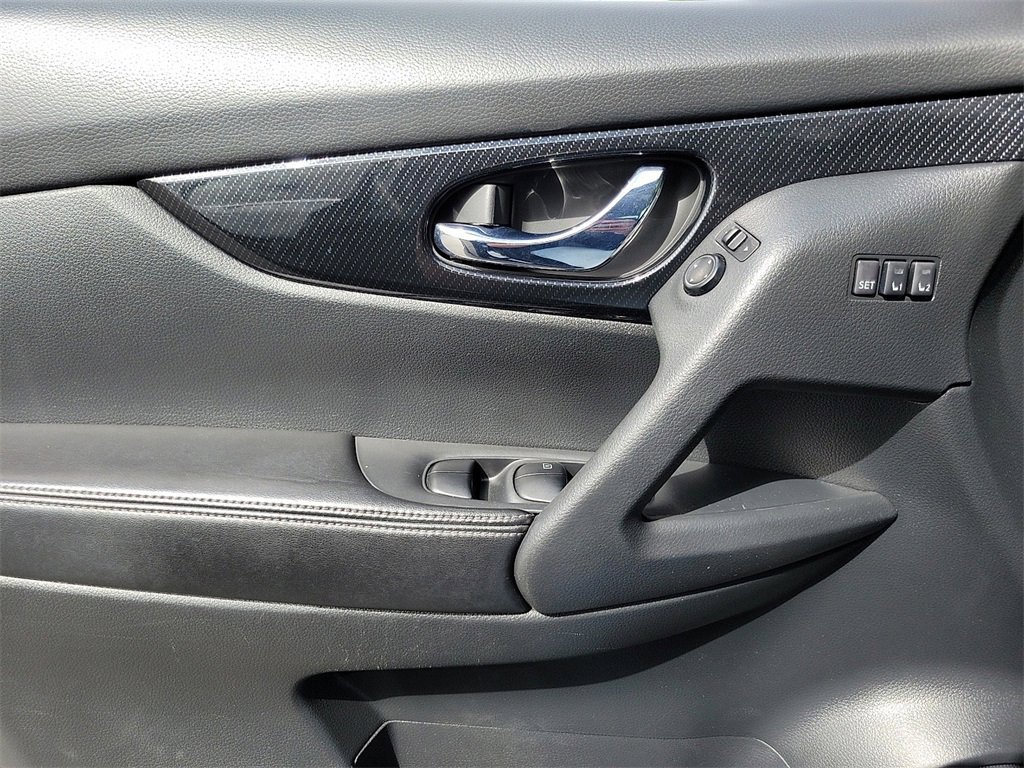 Used 2020 Nissan Rogue SL w/ Premium Package image 14