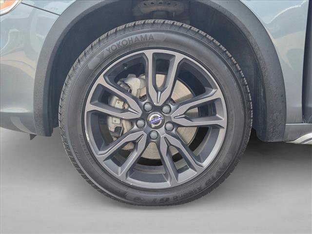Used 2018 Volvo V60 T5 Cross Country image 23