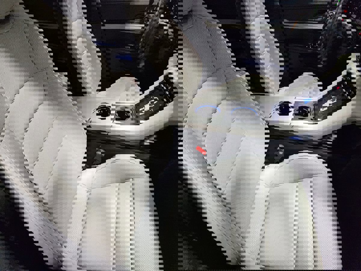 Used 2021 Porsche Taycan image 32