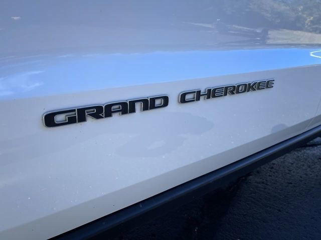 Used 2021 Jeep Grand Cherokee Laredo image 31