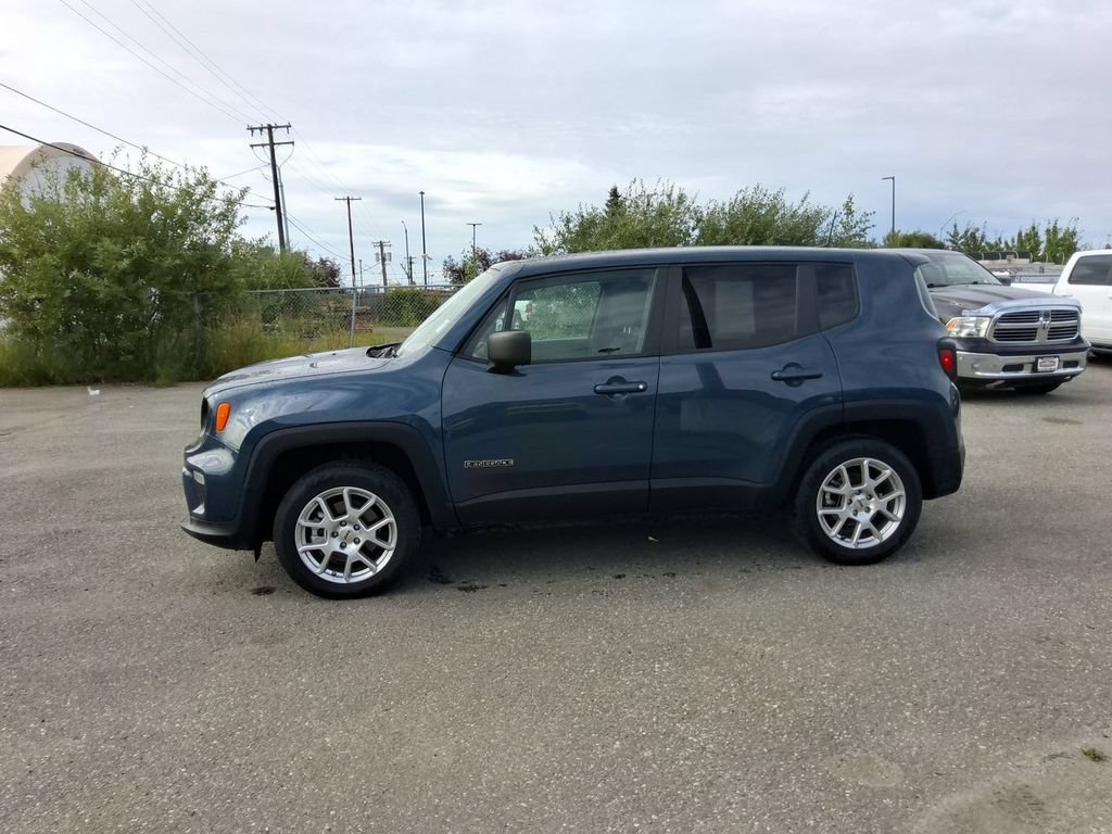 Used 2023 Jeep Renegade Latitude AWD/4WD image 5