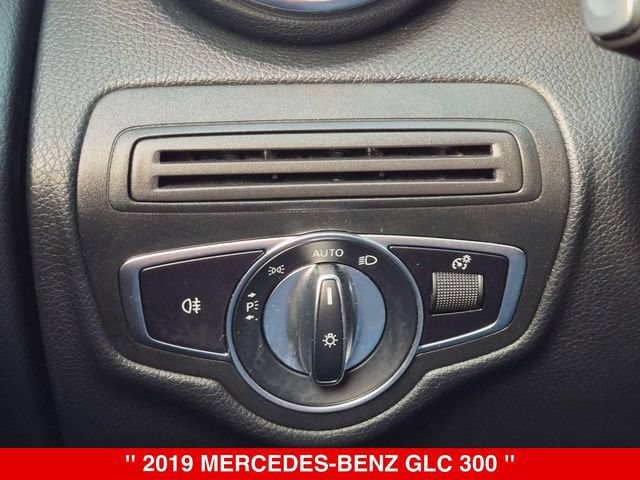 Used 2019 Mercedes-Benz GLC 300 4MATIC image 18