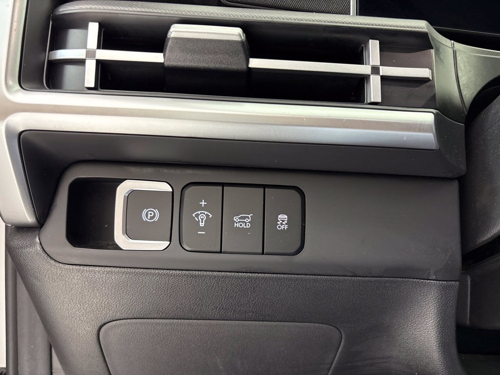 Used 2025 Hyundai Santa Fe SEL FWD image 36