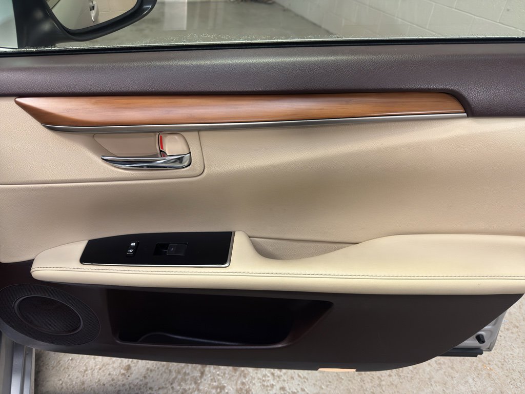 Used 2016 Lexus ES 300h image 21