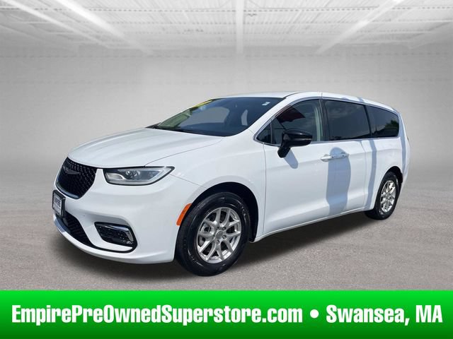 Used 2024 Chrysler Pacifica Touring-L FWD image 1