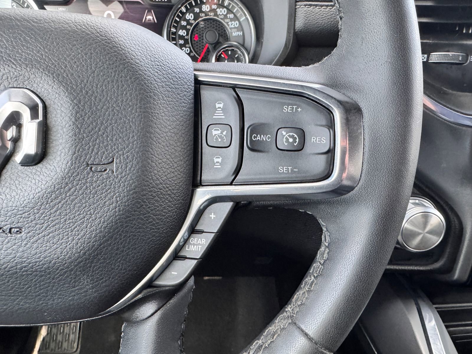Used 2025 RAM 1500 Laramie AWD/4WD image 18