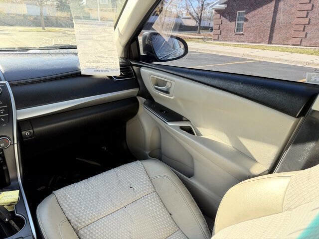 Used 2015 Toyota Camry SE image 19