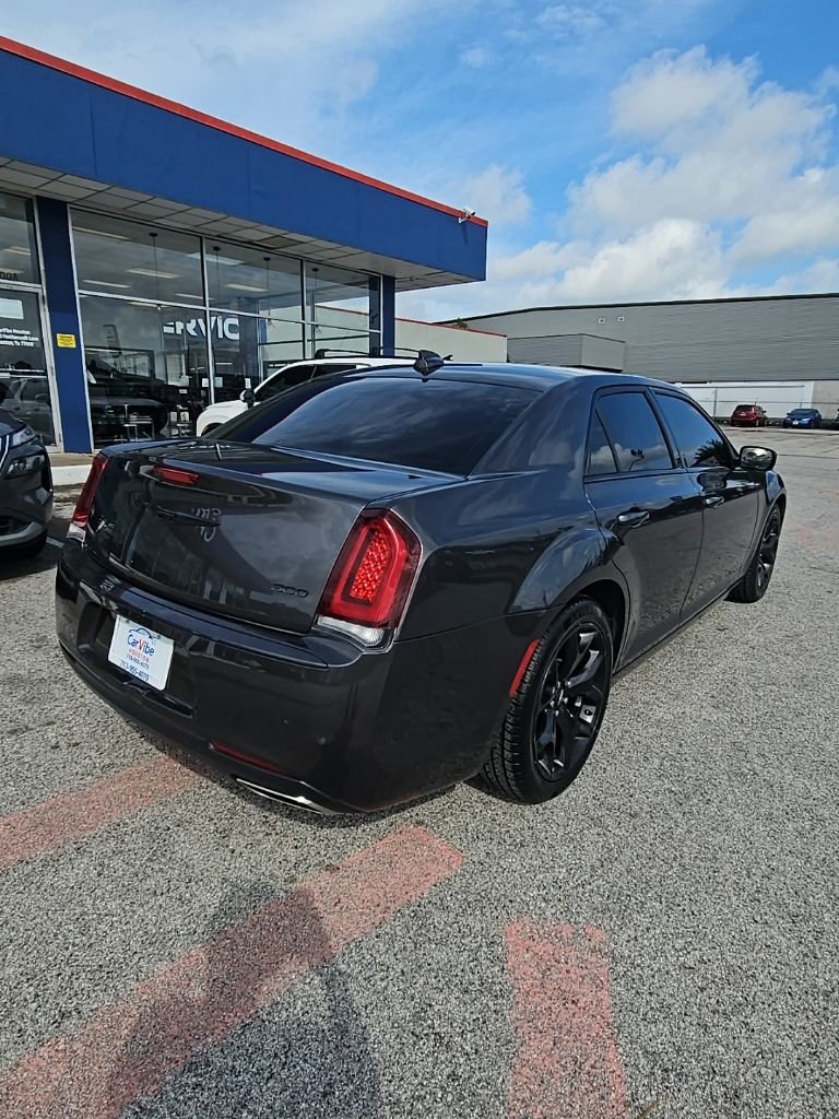 Used 2022 Chrysler 300 Touring w/ Sport Appearance Package RWD image 7