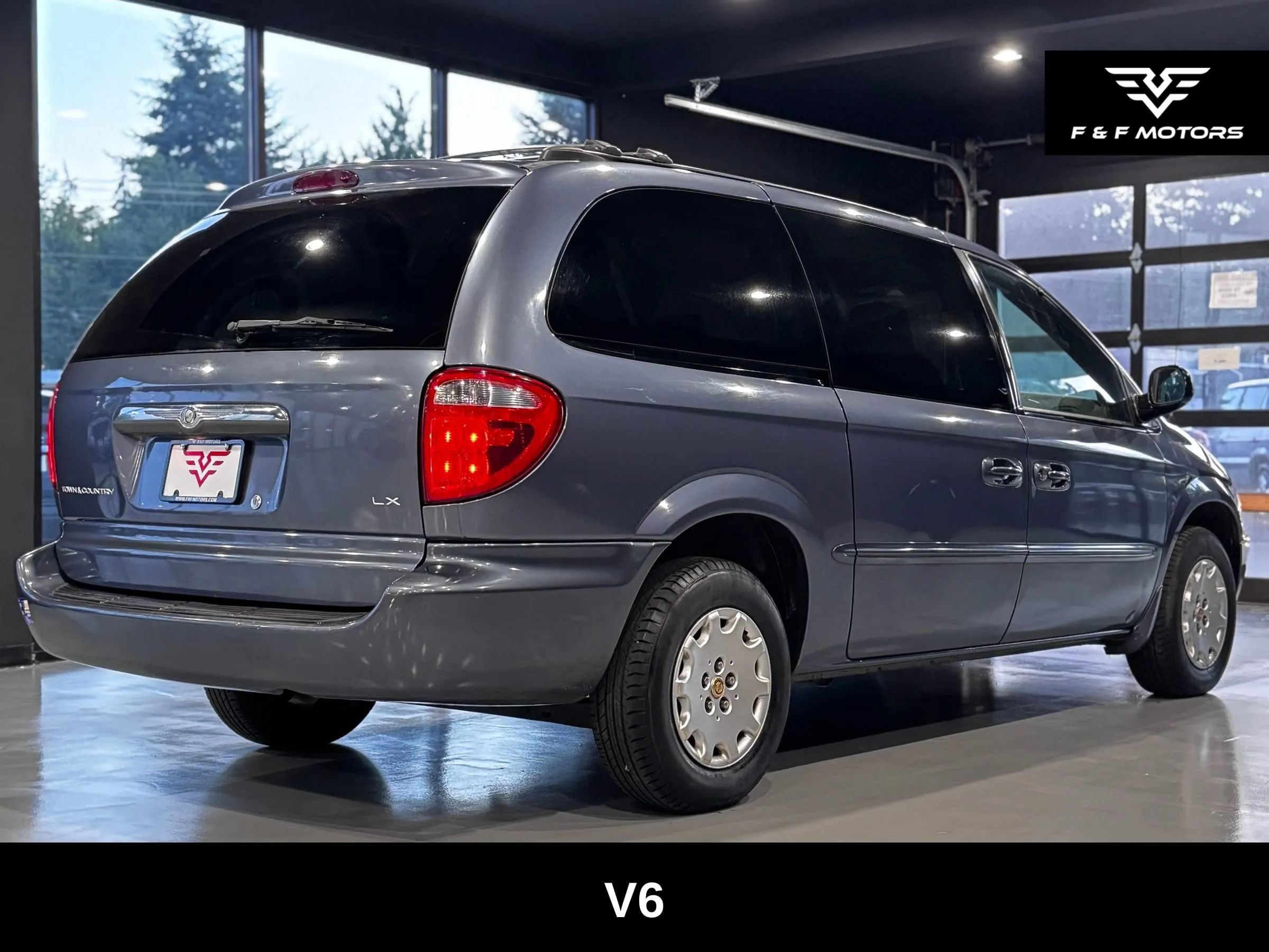 Used 2002 Chrysler Town & Country LX FWD image 3
