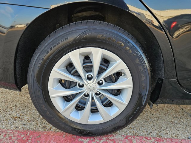 Used 2016 Toyota Camry LE image 20
