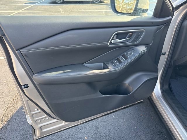 Used 2024 Nissan Rogue Platinum w/ Platinum Premium Package image 13