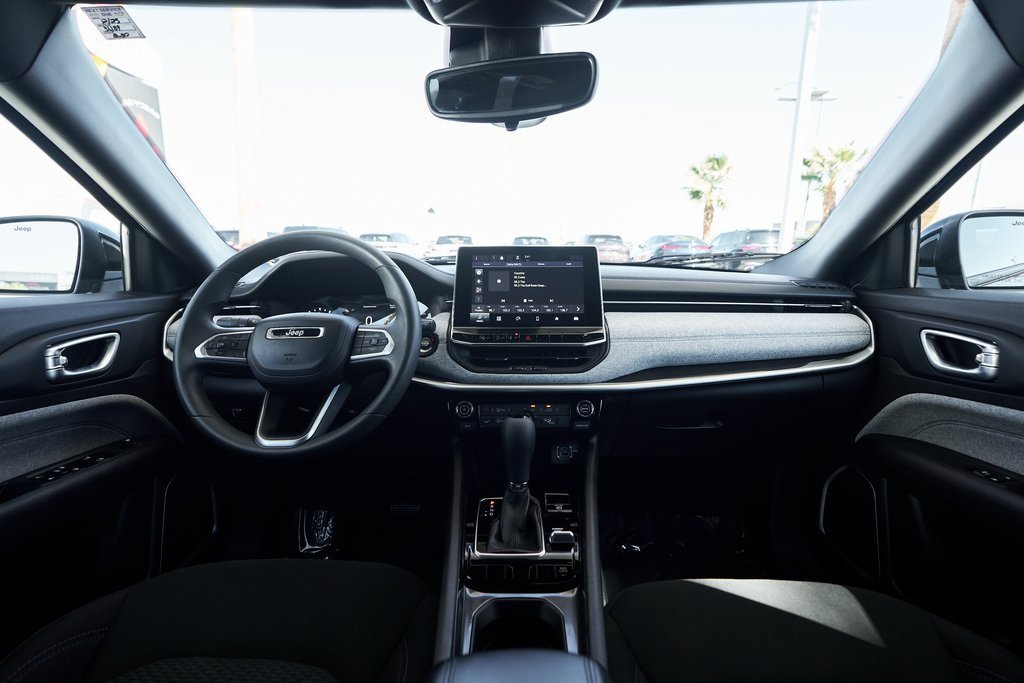 Used 2023 Jeep Compass Sport image 32