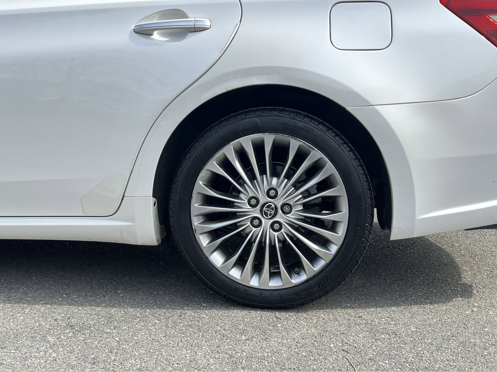 Used 2017 Toyota Avalon Limited w/ Carpet Mat Package image 10