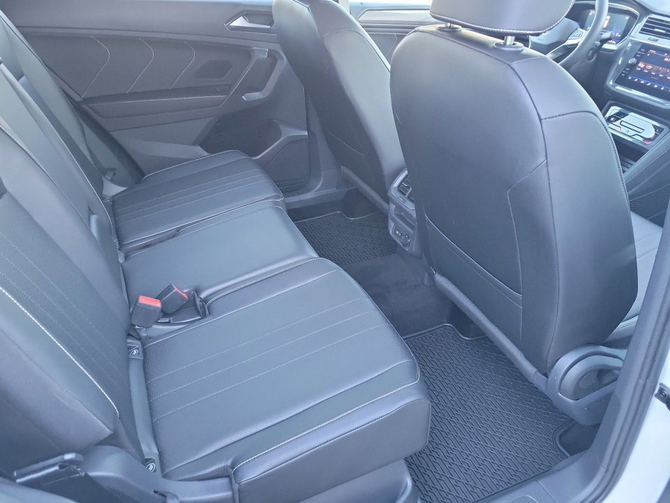 Certified 2022 Volkswagen Tiguan SE image 32