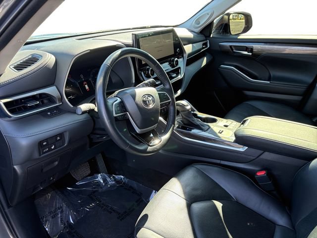 Used 2023 Toyota Highlander Limited AWD/4WD image 12