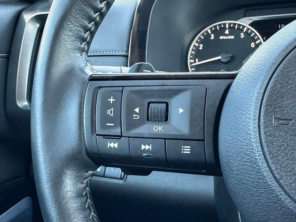 Used 2025 Nissan Pathfinder SL image 14