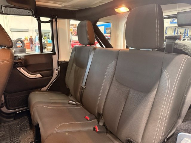 Used 2017 Jeep Wrangler Unlimited Sahara w/ Max Tow Package AWD/4WD image 18