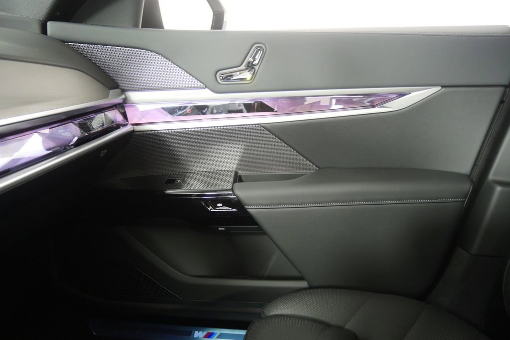 Used 2026 BMW 740i image 25