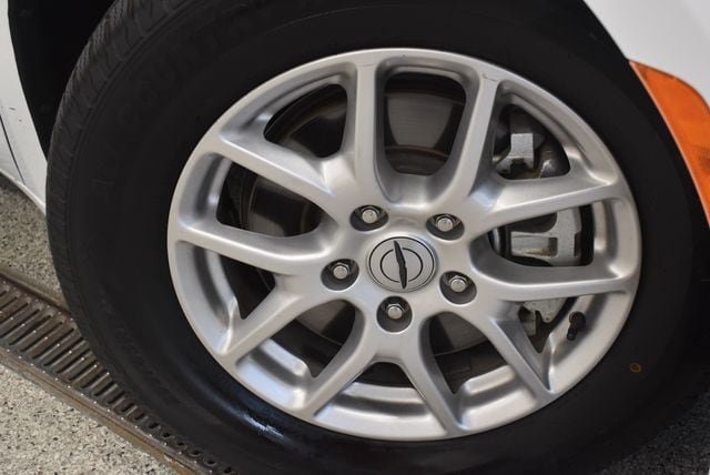 Used 2024 Chrysler Pacifica Touring-L FWD image 29