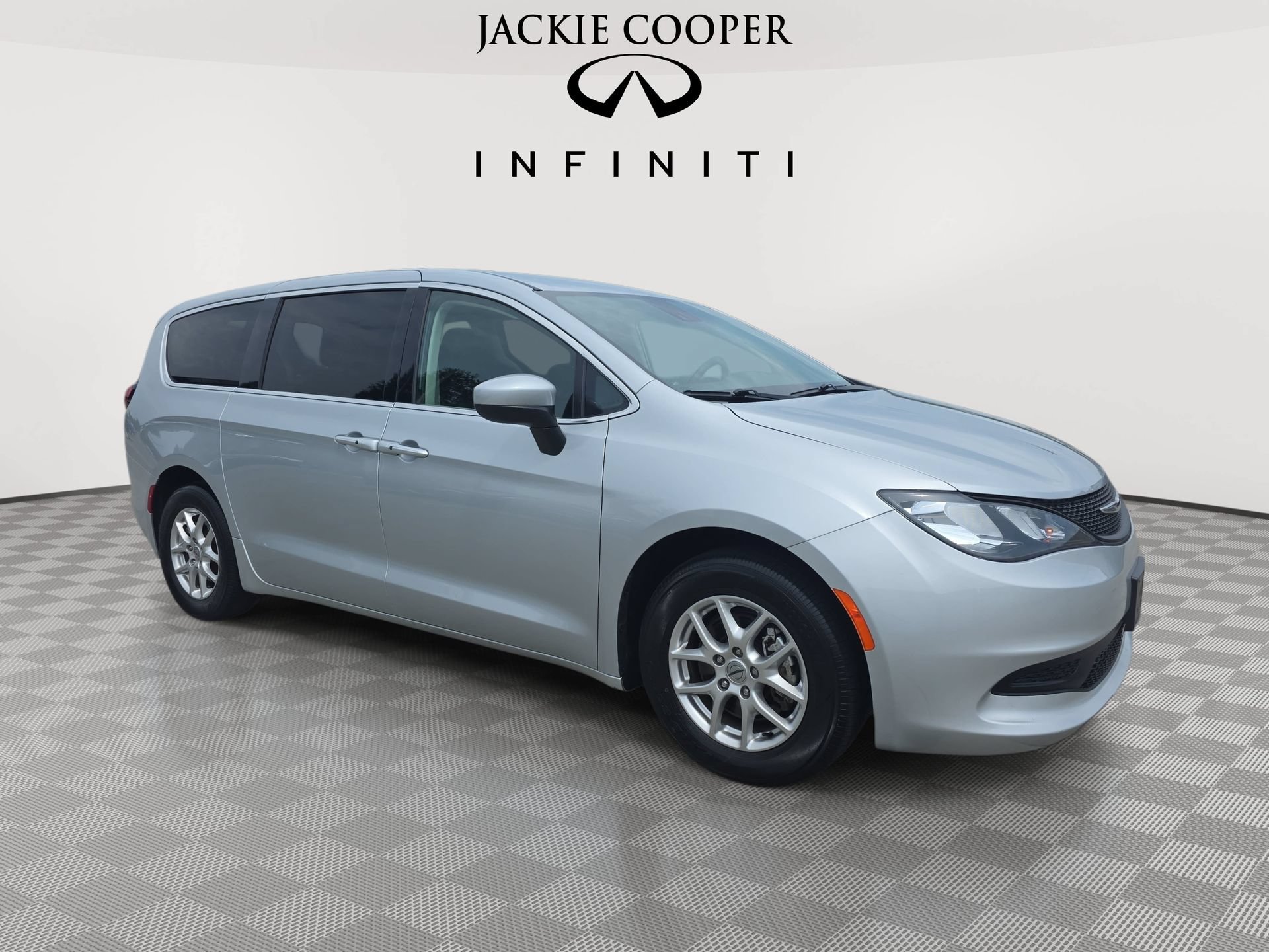 Used 2023 Chrysler Voyager LX FWD image 3