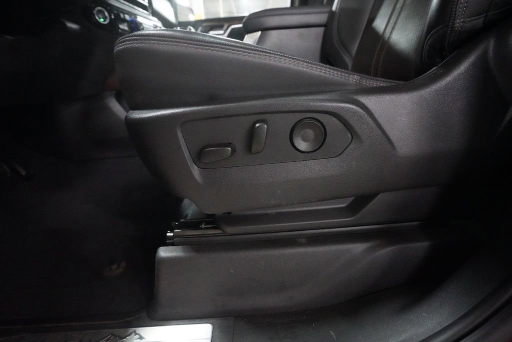 Certified 2023 Chevrolet Silverado 1500 High Country w/ Technology Package AWD/4WD image 27