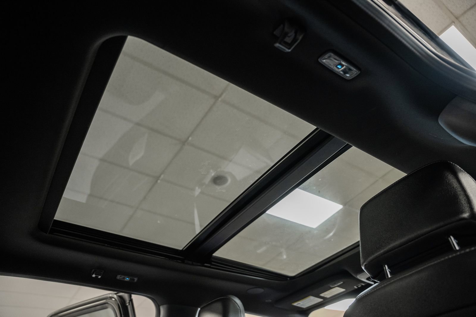 Certified 2025 Ford F150 Lariat w/ Equipment Group 502A High image 42