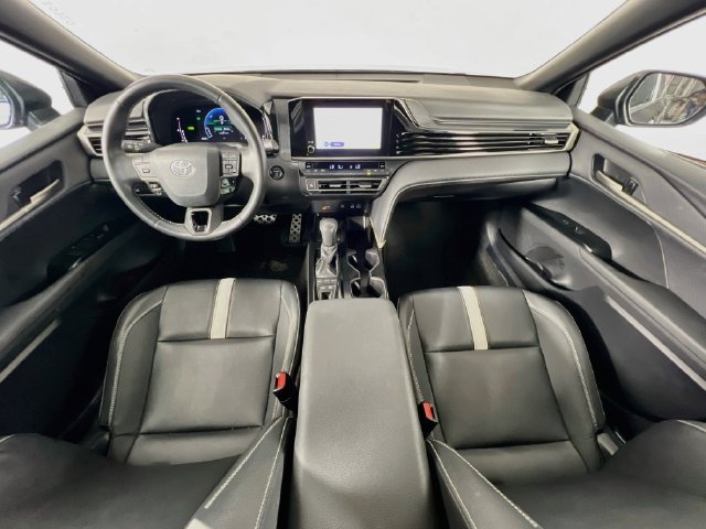 Used 2025 Toyota Camry SE FWD image 4