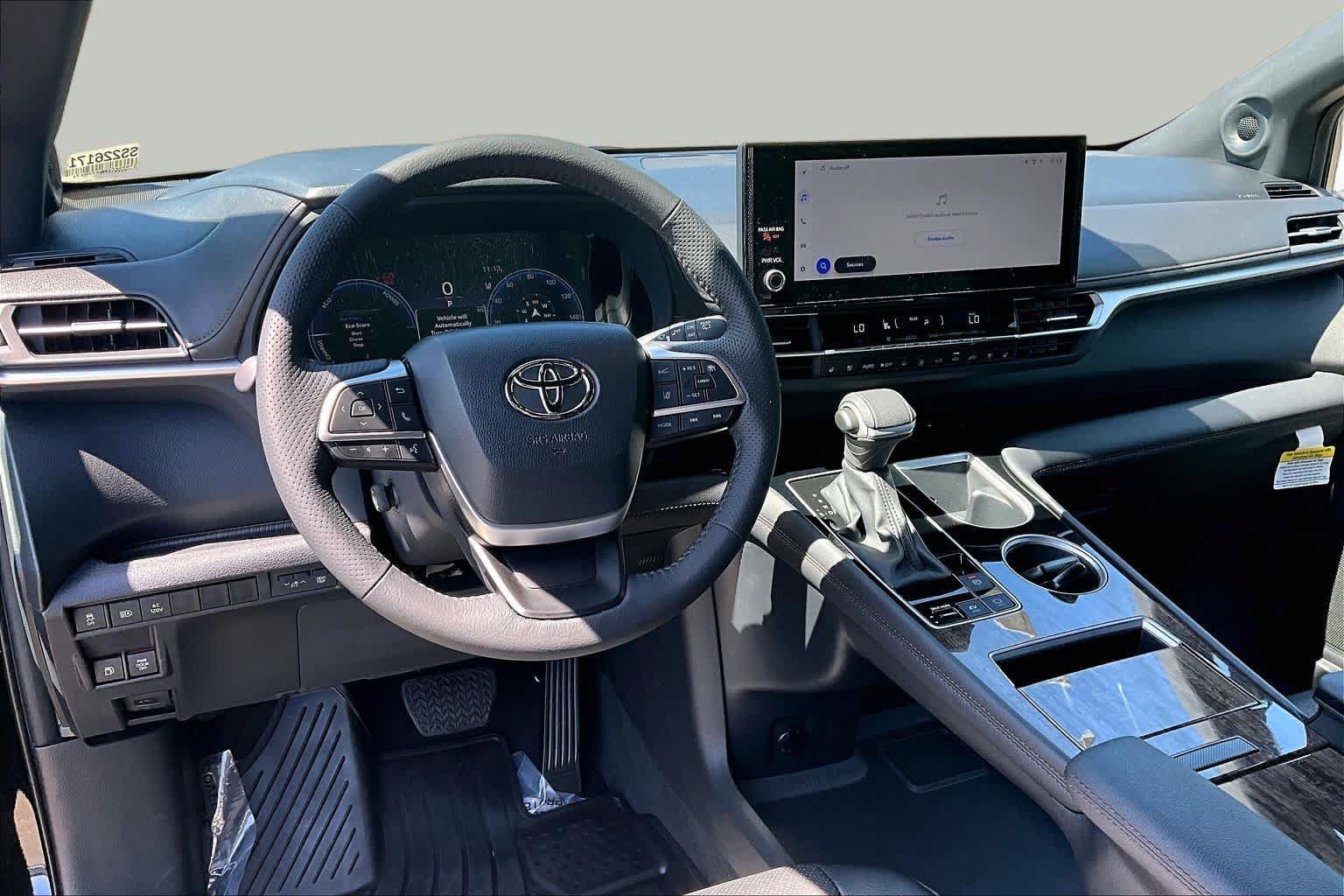 Used 2025 Toyota Sienna Limited AWD/4WD image 17